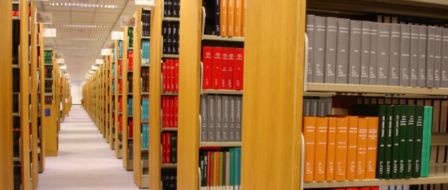 「學問」~ 攝於香港科技大學圖書館‧香港 ~ SONY DSC-F828 ~ ISO 100 S1/8 F2.8